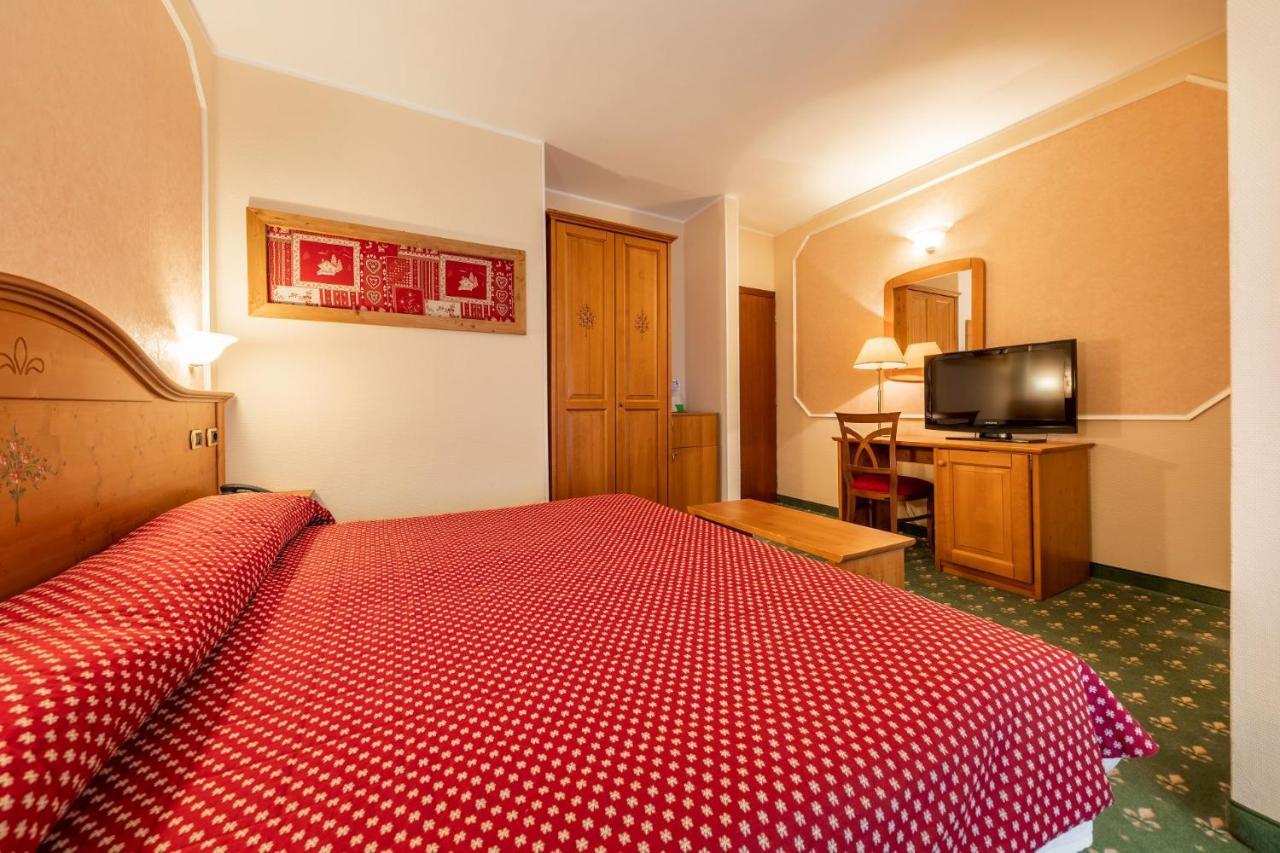 Hotel Elena Saint-Vincent Exteriör bild