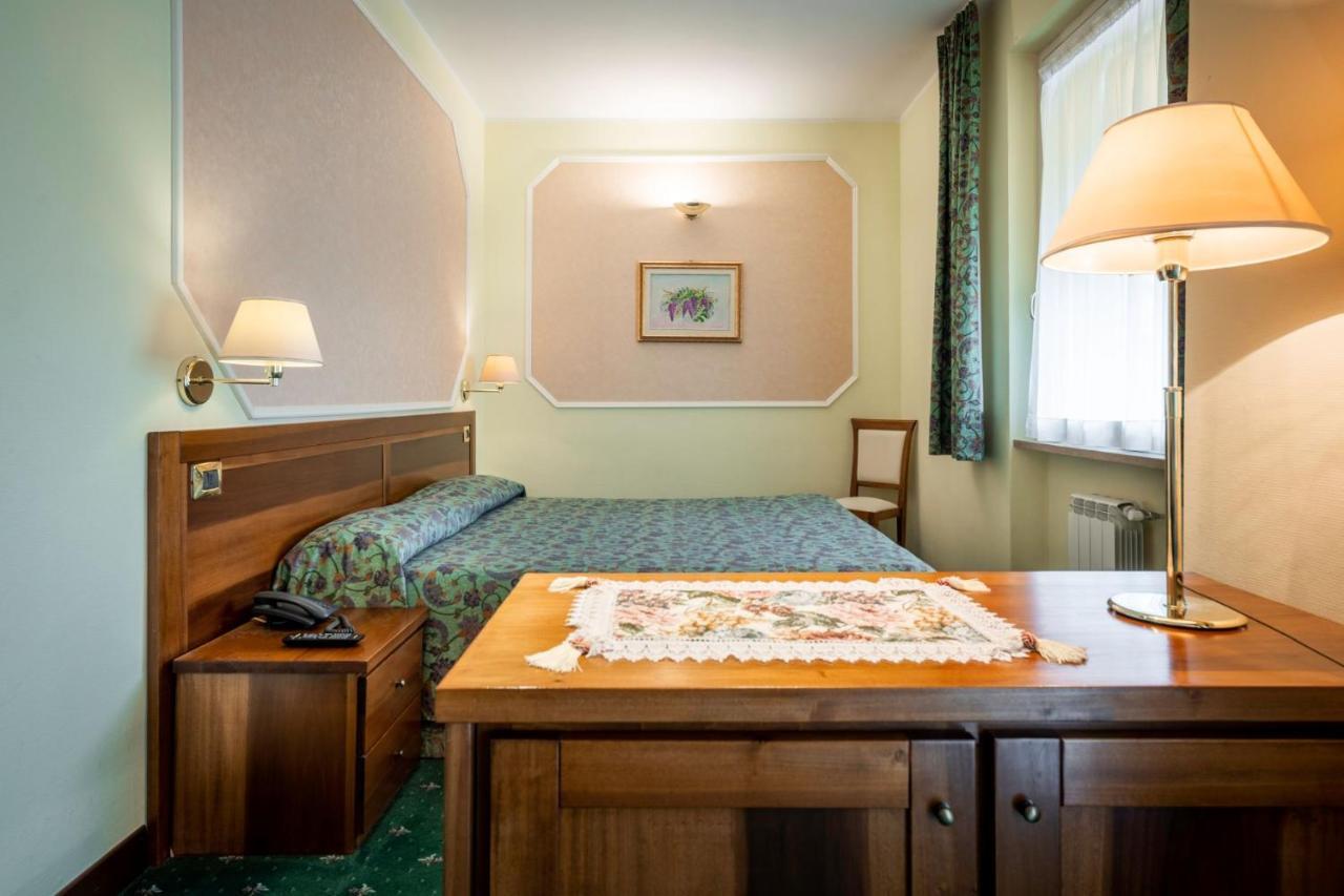 Hotel Elena Saint-Vincent Exteriör bild