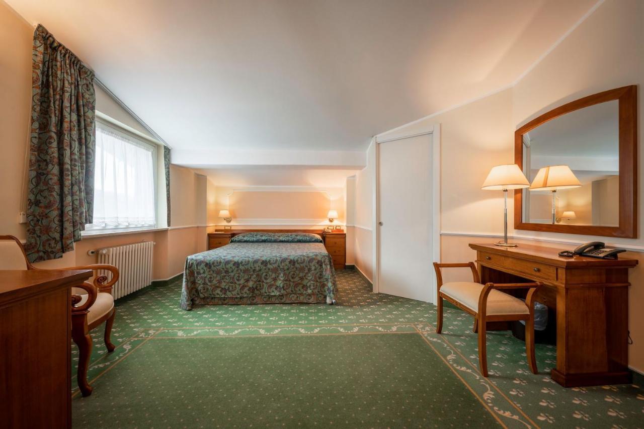Hotel Elena Saint-Vincent Exteriör bild